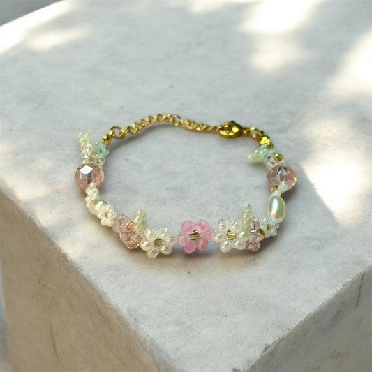 Frost White/ Gold Beaded Flower Bracelet B016