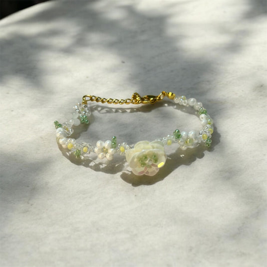 White Beaded Flower Bracelet B008