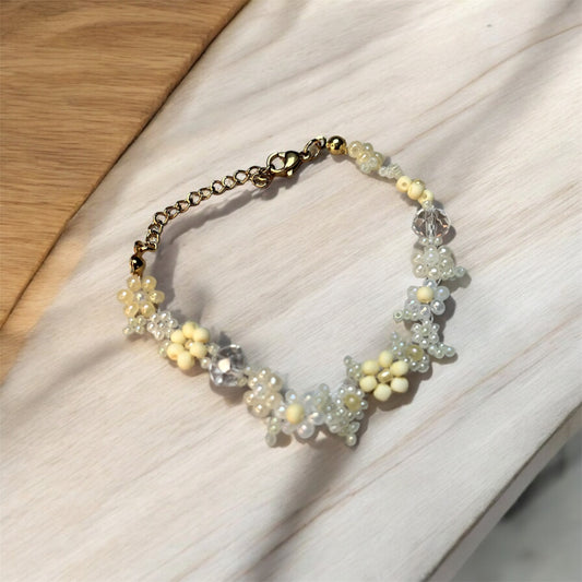 Lemon Grass Green/Clear Beaded Flower Bracelet B018