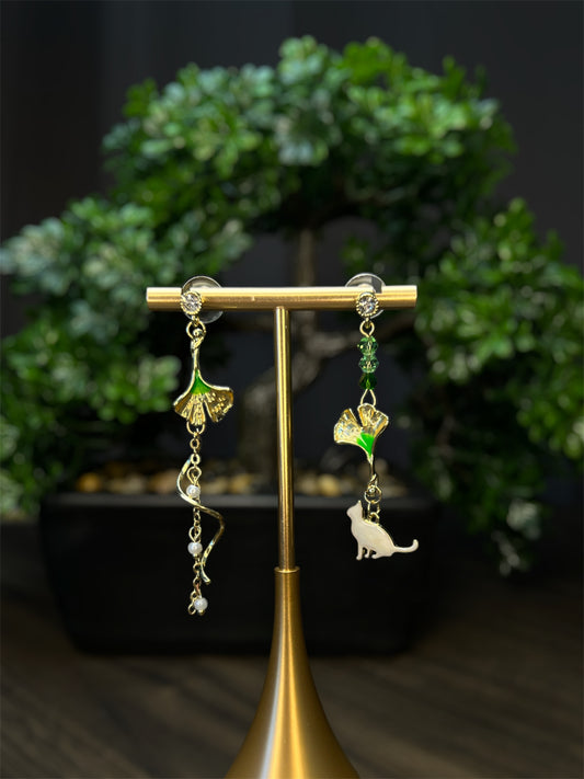 Gold Tulip Cat Earrings E026